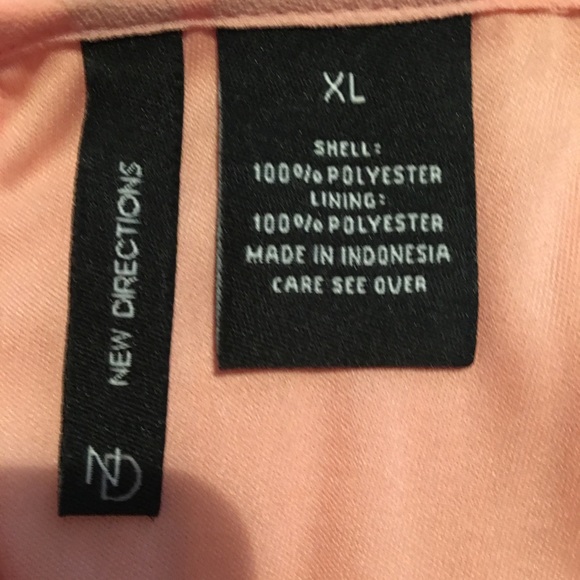 Ladies top - Picture 3 of 3